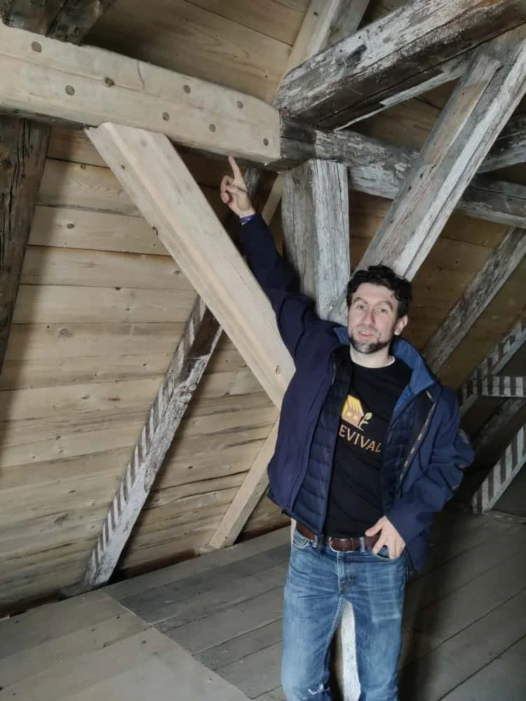 Lehm-Revival - Kenny Kent Bridgewater bei der Fachwerk-Beratung vor Ort